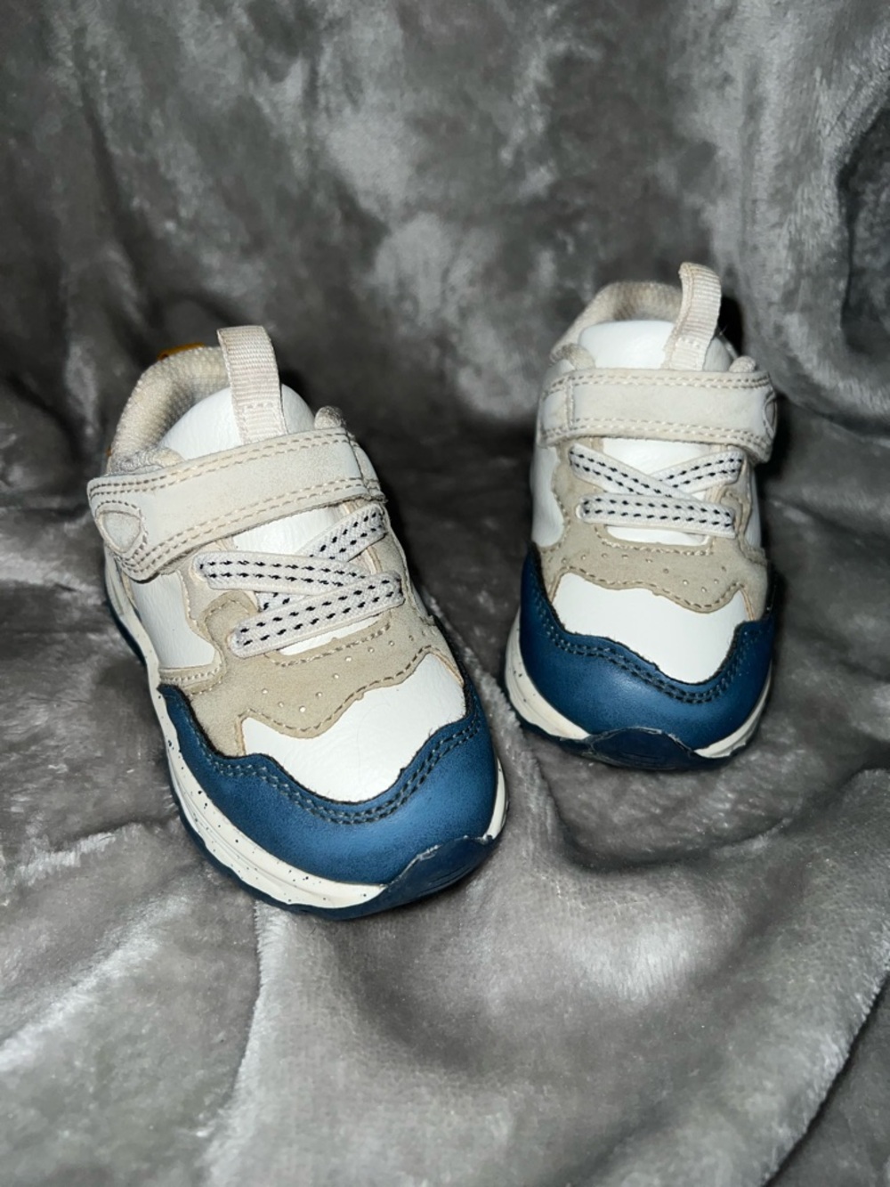 OshKosh B’gosh Toddler Hudson-B Blue White Sneakers Size 5 M EUC Shoes